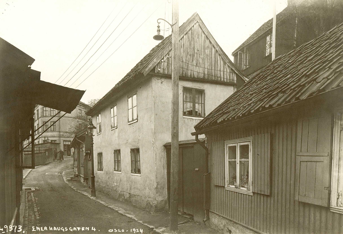 Enerhauggata 4, Oslo. 1924. Murhus fotografert fra gata. 
