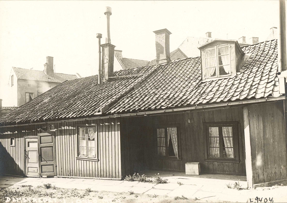 Damstredet 1, Hammersborg, Oslo. Bolighus fotografert fra gårdsplassen. 1924.