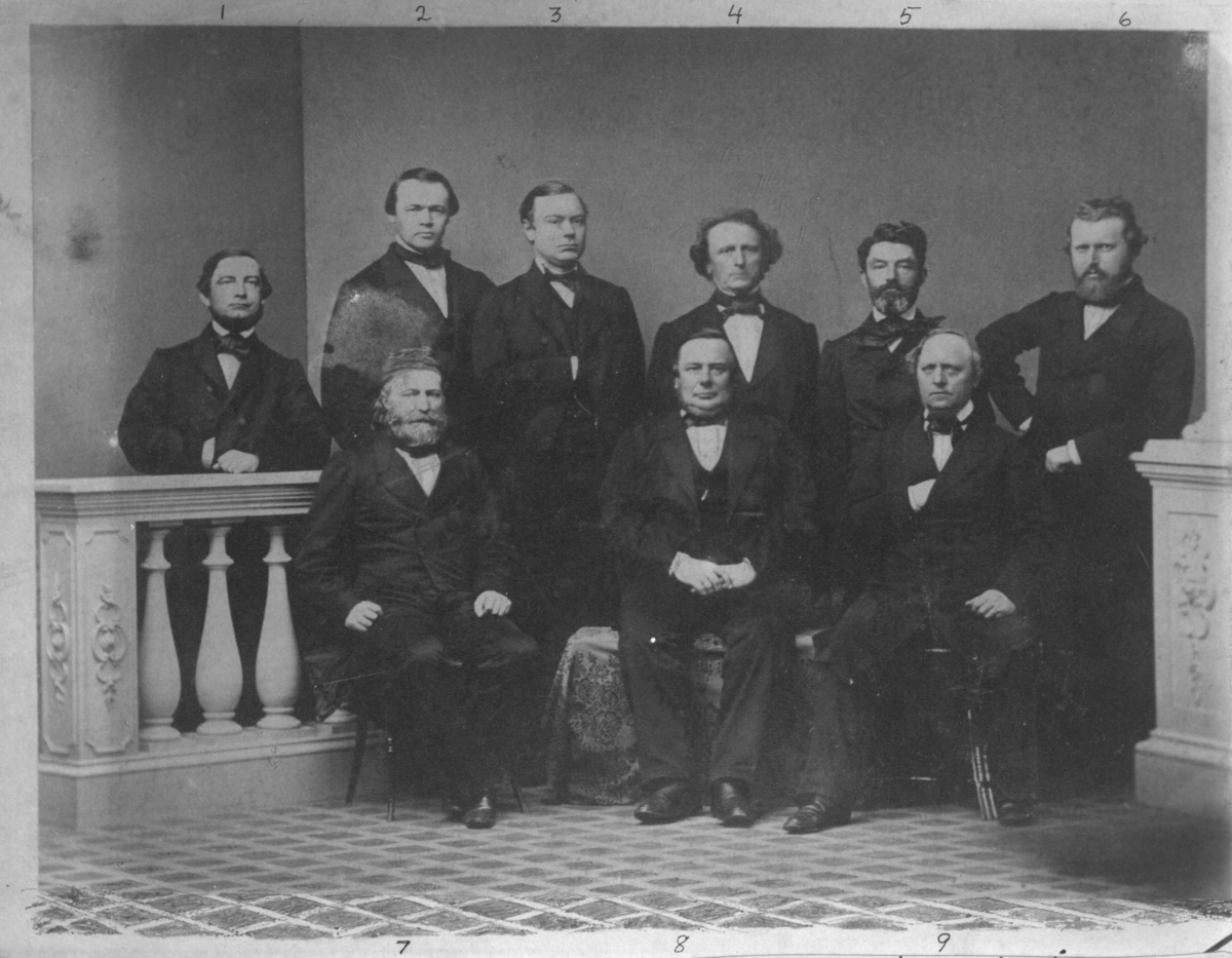 Gruppeportrett, Opposisjonen på Stortinger 1862-63.
Blandt andre Johan Sverdrup.