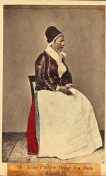 79. Kone i ældre Dragt fra Dale i Søndfjord.