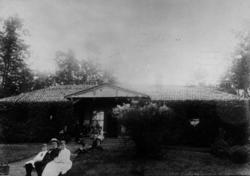 Fra hagen på landstedet Gimle, (Holgerslyst) Ullern, Oslo. F