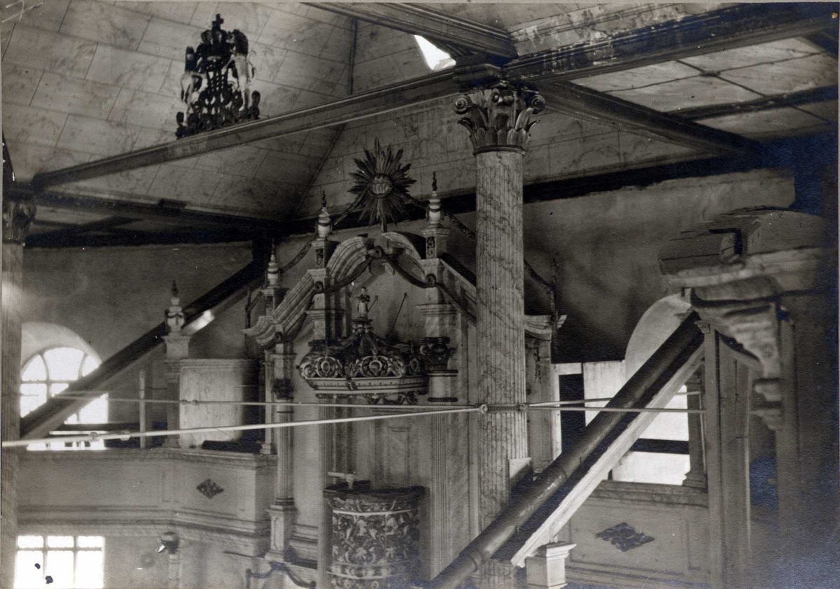Interiør fra øvre galleri, Sør-Fron kirke, Sør-Fron, Oppland.. Fotografert 1909.