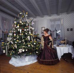 Juletre slik det ville vært pyntet i 1840-årene. Fra Chrysti