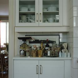 Fra nytt kjøkken i gammelt hus. Gammelt og nytt kjøkkenutsty