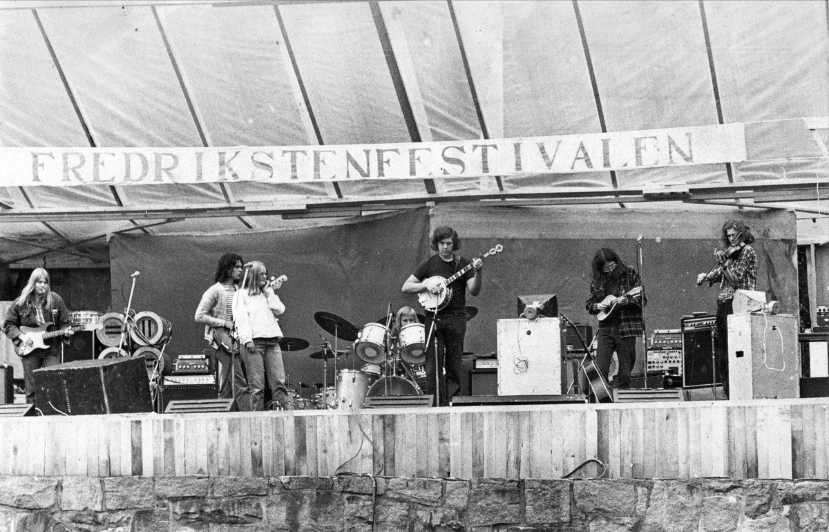 Folkrockgruppa Folque på Fredrikstenfestivalen, Halden, 1975