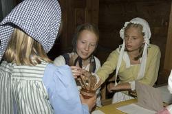 Levendegjøring på museum.Ferieskolen uke 31. Blynanter dele