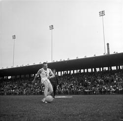 Serie. Skiløperen Halgeir Brenden spiller fotball og deltar 