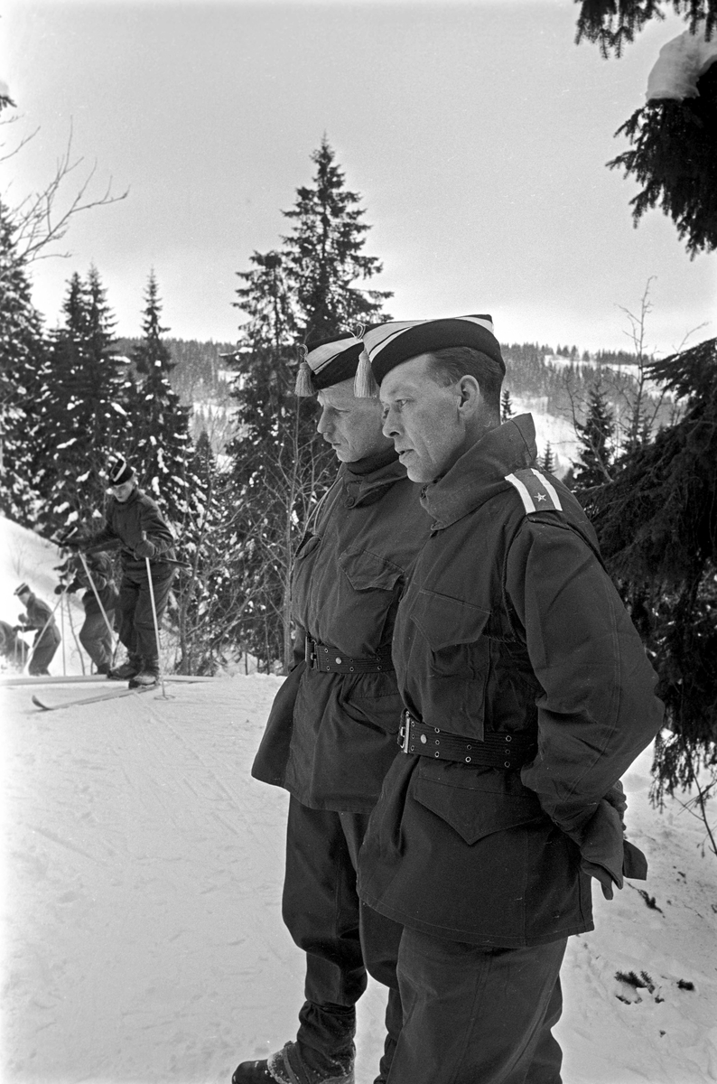 Serie. Gardister i løypene, under VM 66. Fotografert 1966. - Norsk ...