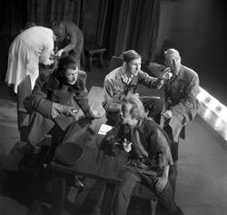 Serie. Fra Centralteatret i Oslo. Arbeid på og bak scenen. F