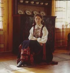 Bruden er ferdig pyntet. Bø i Telemarke.