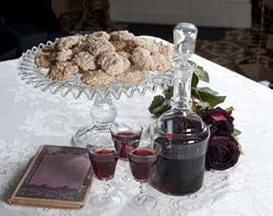 Punsj og makroner i Henrik Ibsens leilighet.