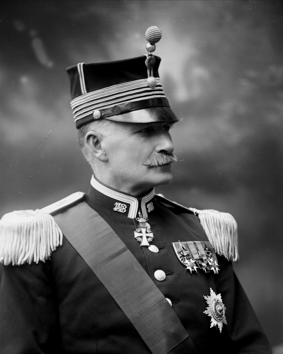 Portrett, Johan Lauritz Bull i uniform.