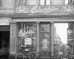 Antakelig sykkelutsalget til C.E.Sontum A/S i Grænsen 3. Syk