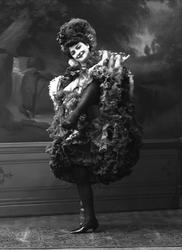 Portrett, danserinne. Mademoiselle Ydette-Jolie.25.5.1906