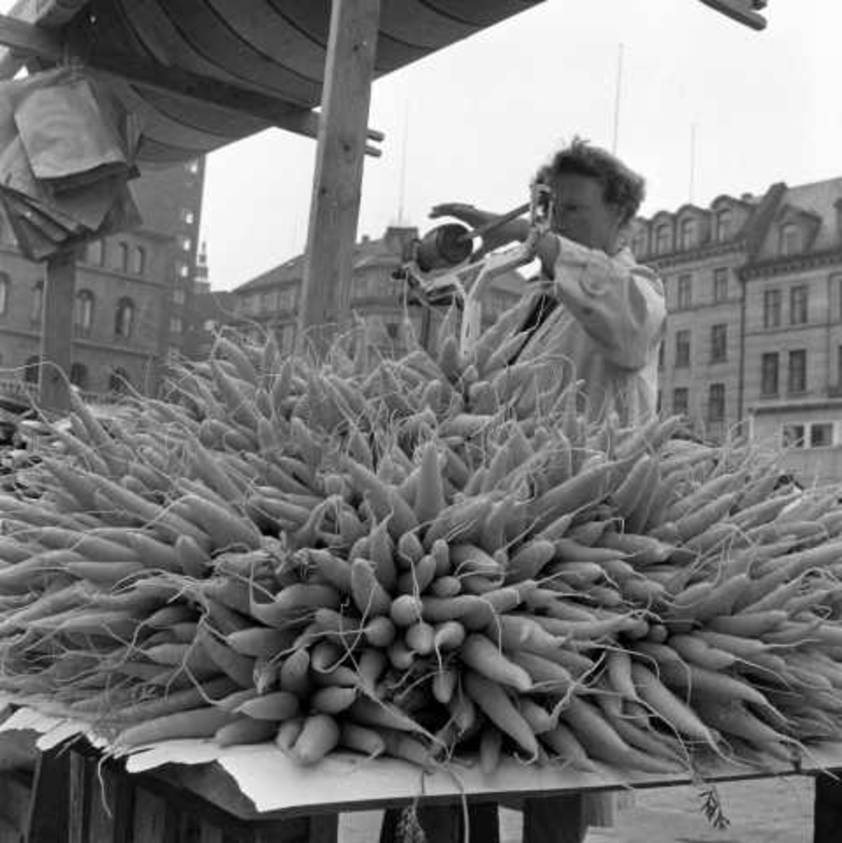 Torgboder med grønnsaker, Youngstorget, Oslo 1956.