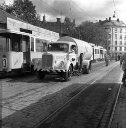 Oslo Sporveier, rengjøring av trikkeskinner, Oslo 1956.