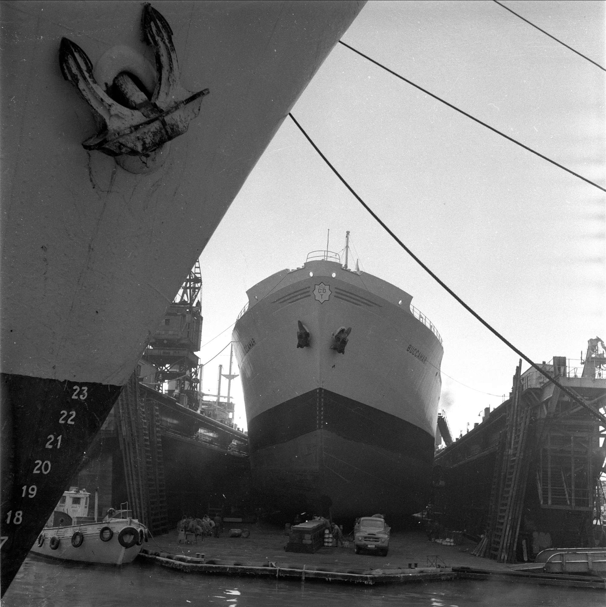 Skip ved dokk Akers mek. Verksted, Oslo, desember, 1958.