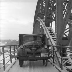 Minnesund, Akershus, november 1951. Lastebil på den gamle Mi