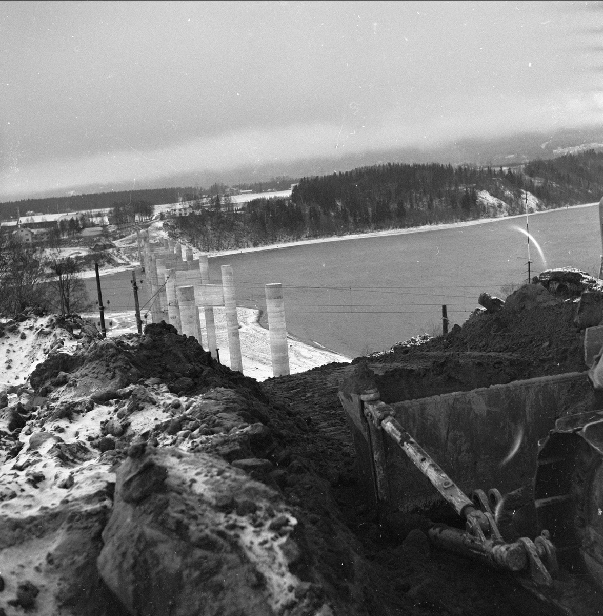 Minnesund, Akershus, november 1951. Minnesundbrua, brubygging og landskap.