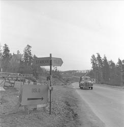 Drammensveien, Bærum, Akershus, mai 1958. Veiarbeid.