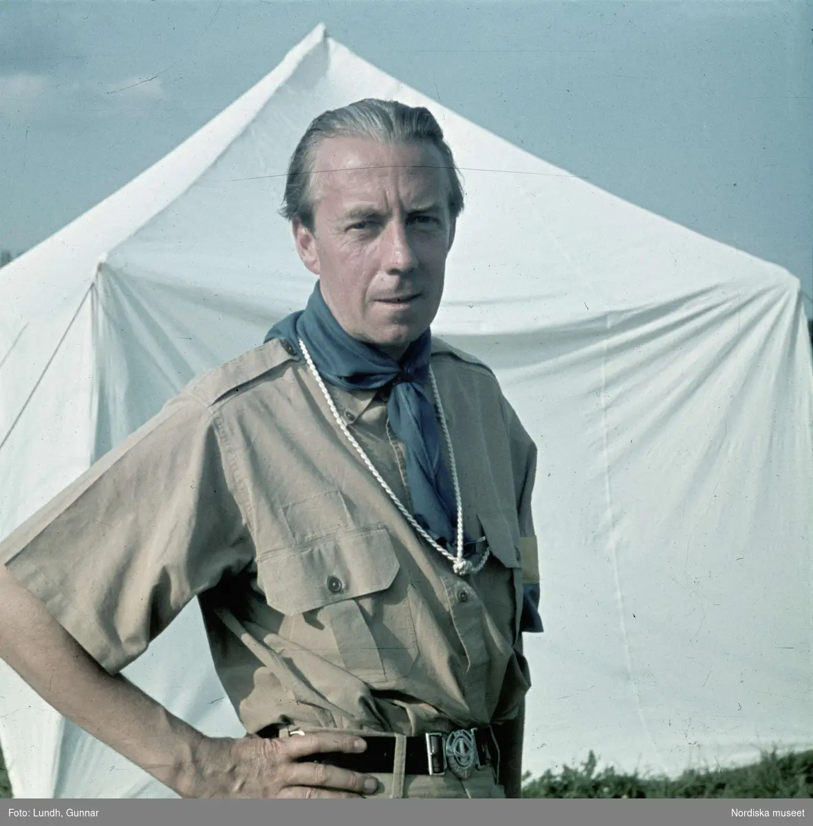 Scoutläger. Porträtt av greve Folke Bernadotte.