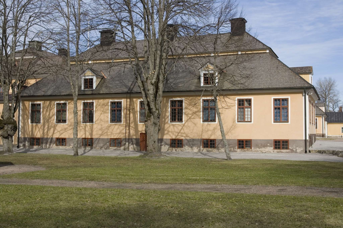 Lövstabruks herrgård, gästrumsflygeln, fasad mot söder. Österlövsta socken, Uppland 2009 