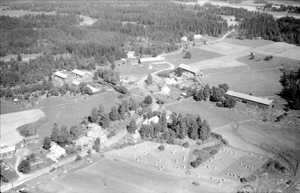 Flygfoto över Morkarla, Morkarla socken, Uppland 1958