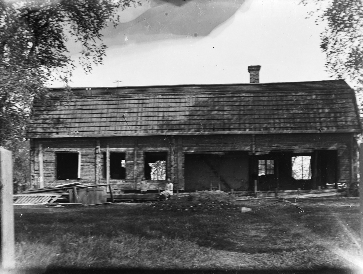Bostadshus under renovering, Hesta, Gryta socken, Uppland 1930-talet