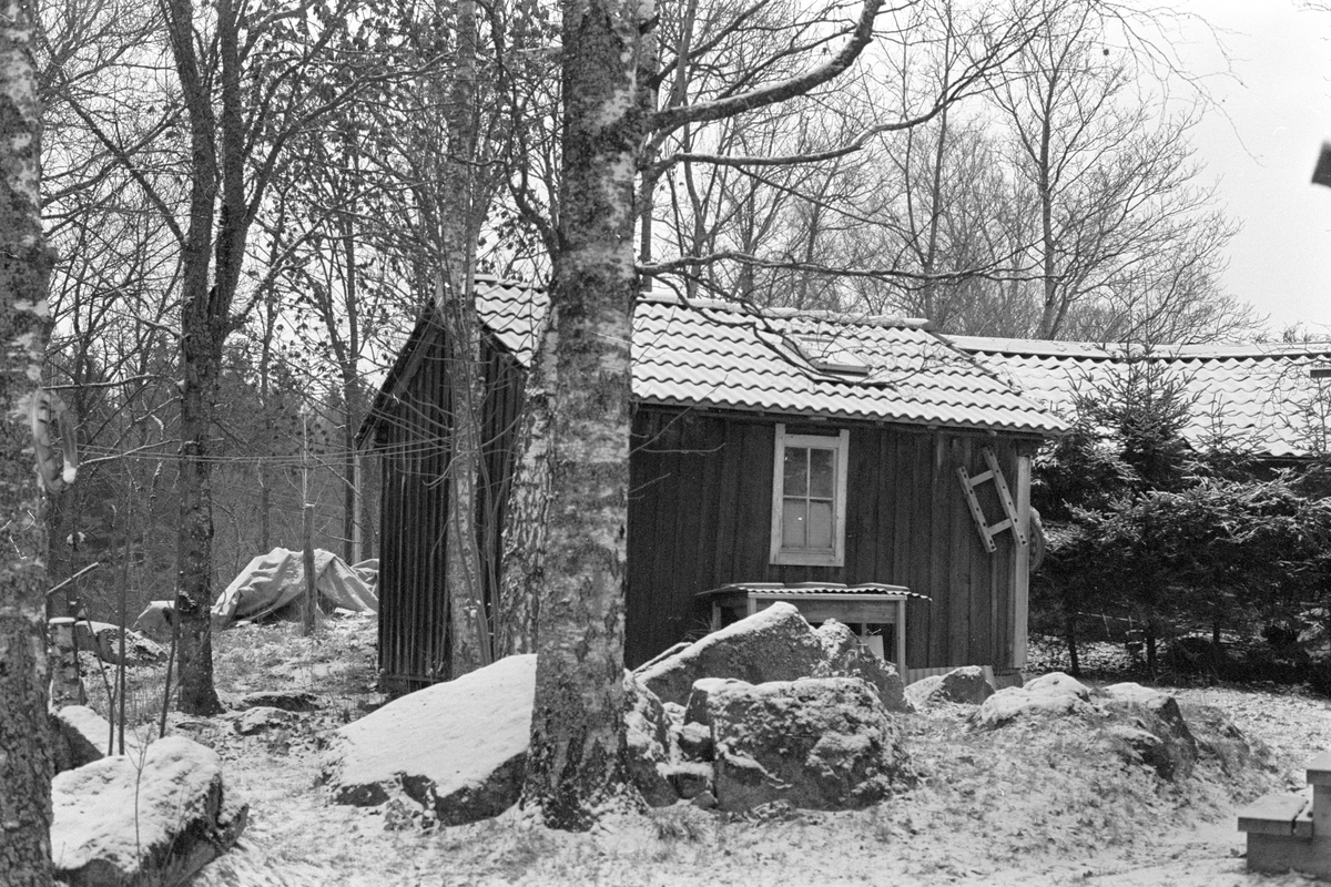 Uthus, Hagby 9:4, Hagby socken, Uppland 1985