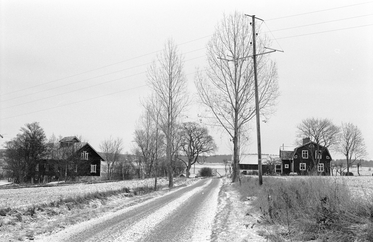 Bostadshus och före detta arbetarbostad, Sunnanå 1:5, Sunnanå, Hagby socken, Uppland 1985