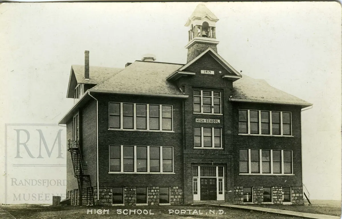 High School i Portal, skolebygning