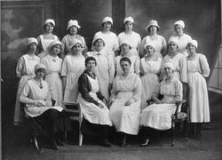 Husmorskolen i Sandnes. Bak f.v. Bertha Nygaard, Berha Watne