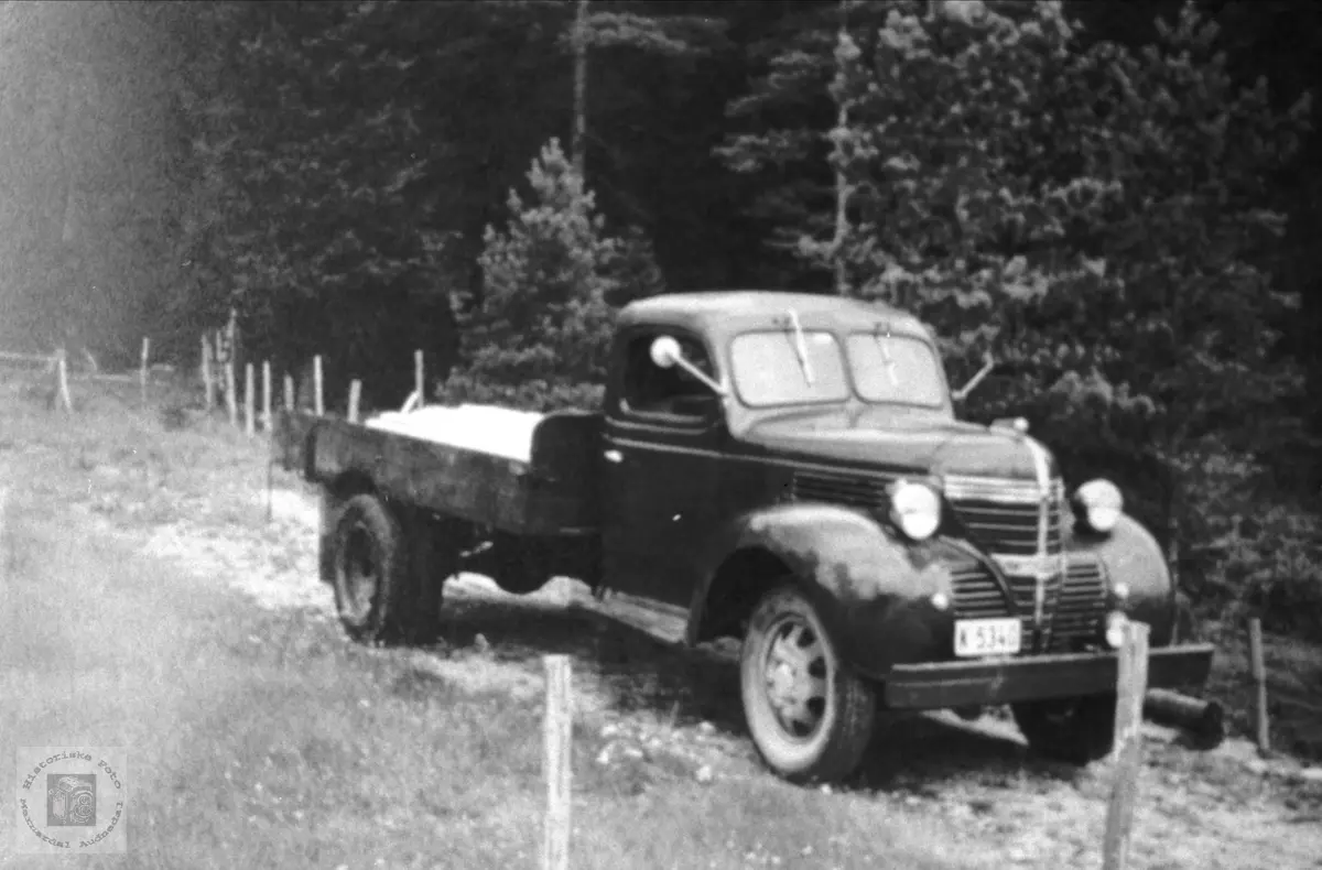 Einar Bergans 1940 talls Lastebil, Bjelland.
Lastebilen er en Fargo 1940 modell