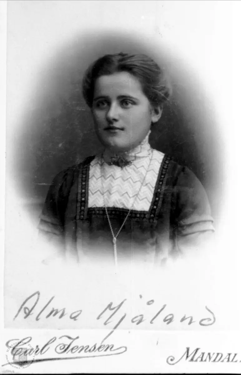 Portrett av Alma Johanne E. Mjåland, Laudal.