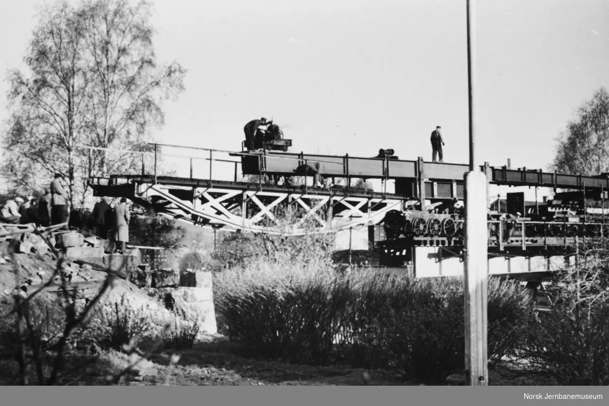Viadukt over Bryggeveien, Lillehammer - innkjøring av gammelt spenn 1