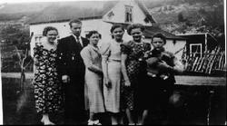 Gruppebilde, søsken, naboer.