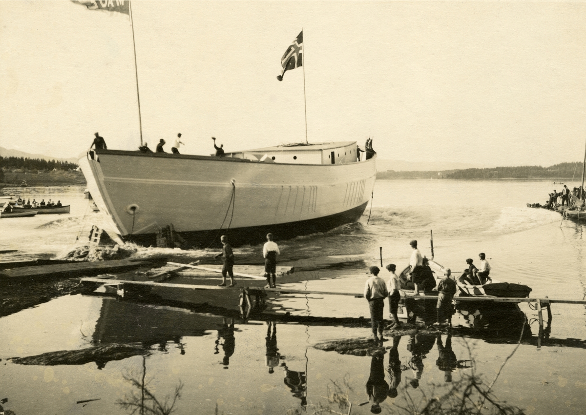 Polarskipet Maud i Vollen i Asker, stabelavløping juni 1917.