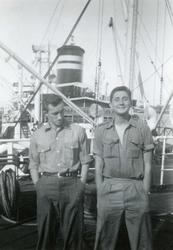 Mannskap på dekk ombord i M/S 'Tarn' i Sydney