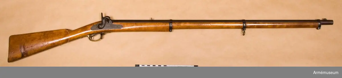 Kadettgevär m/1860.
Kaliber: 12,17 mm. Räfflat.
