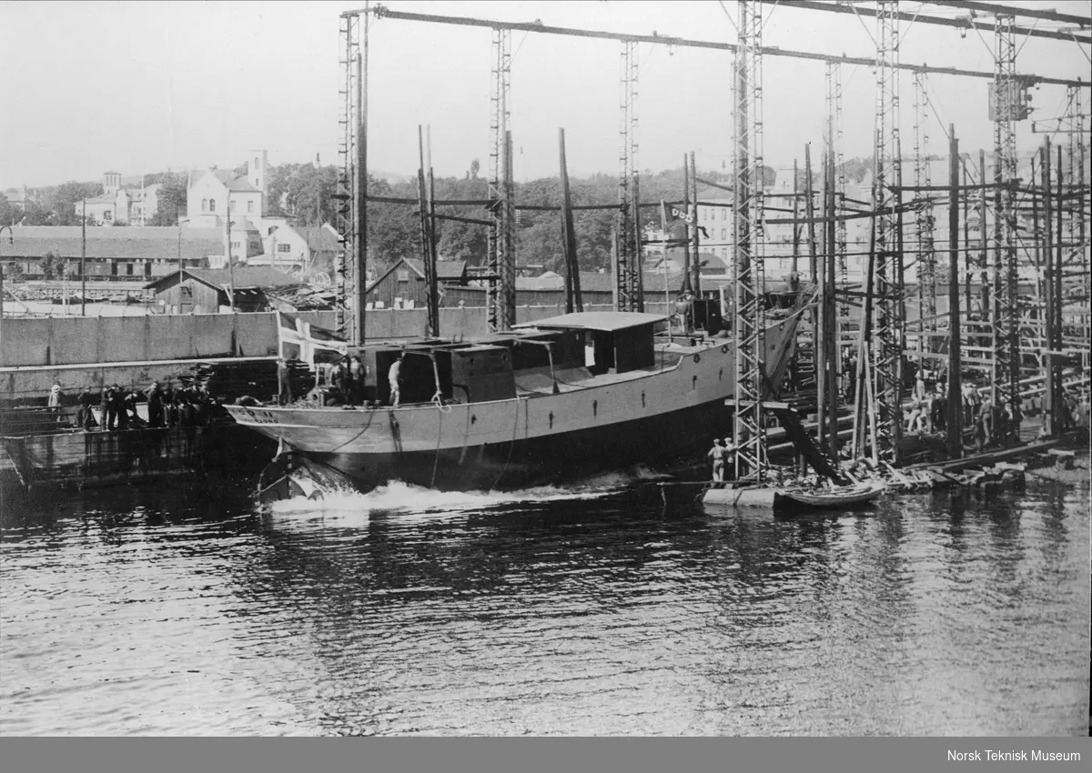 Stabelavløpning, Hvalfangstskipet D/S Odd II (omdøpt Toril i 1963), B/N 411. Levert av Akers mek. Verksted i 1923 til Bryde & Thorsen, Sandefjord.