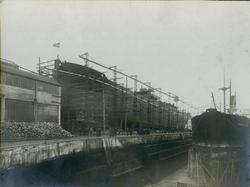 Lastebåten M/S America, B/N 389 på bedding før stabelavløpni