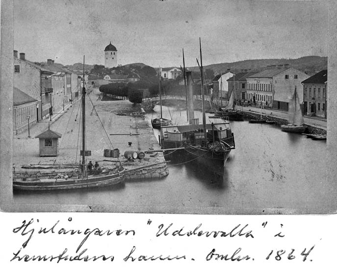 Hjulångaren UDDEWALLA och andra båtar vid vändbassängen 1865