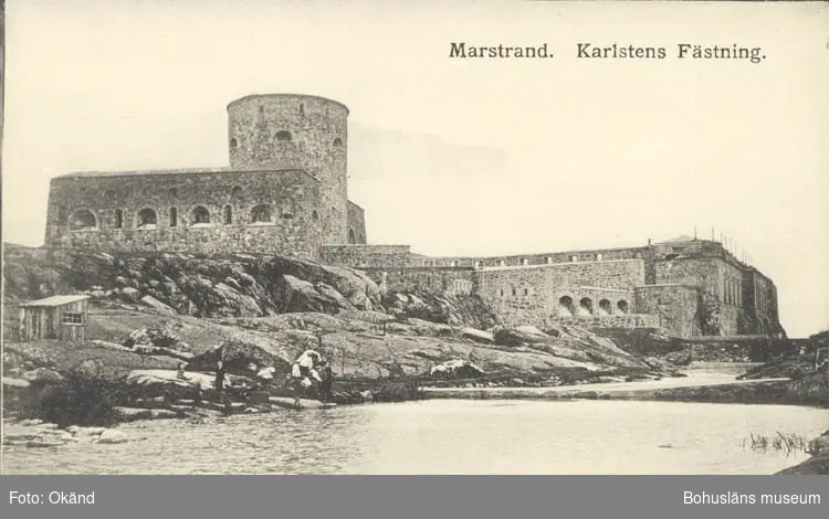 Tryckt text på kortet: "Marstrand. Karlstens Fästning."