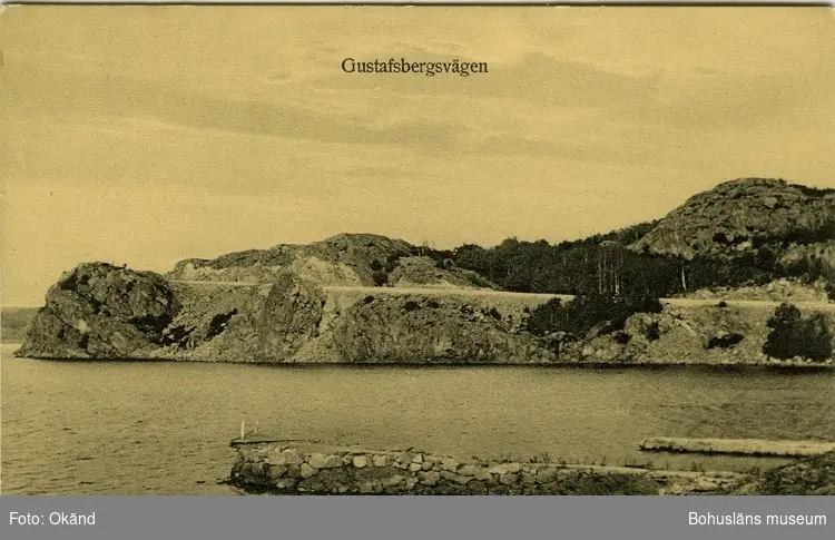 Tryckt text på vykortets baksida: "Uddevalla, Parti från Gustafsberg."