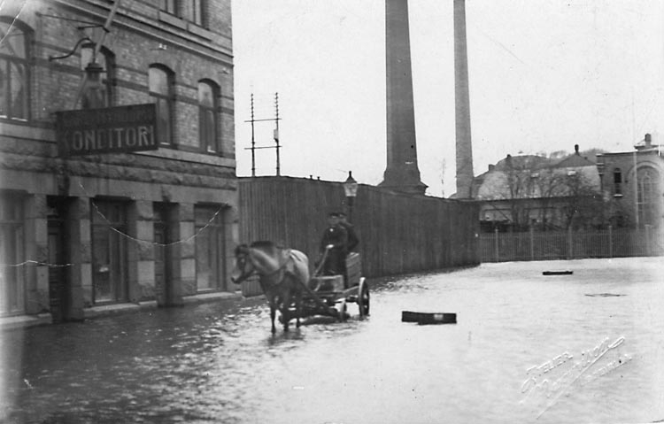 Översvämning vid Nyholms konditori 1913