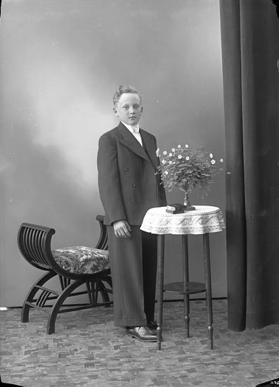 Enligt fotografens journal nr 6 1930-1943: "Marberg, Georg, Stenungsund".