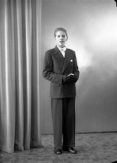 Enligt fotografens journal nr 7 1944-1950: "Karlsson, Ingvar Här". 