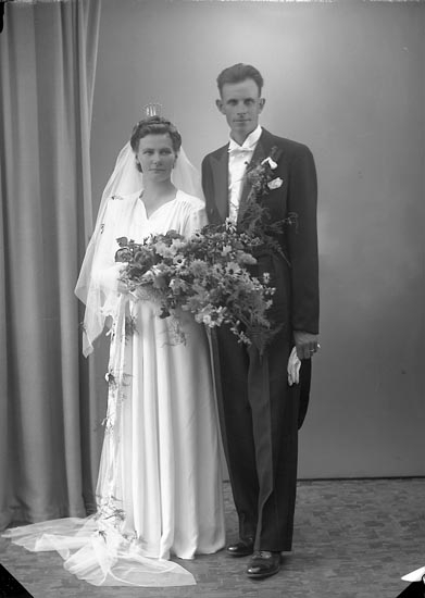 Enligt fotografens journal nr 7 1944-1950: "Pettersson, Herr Evert Näs Svanesund".