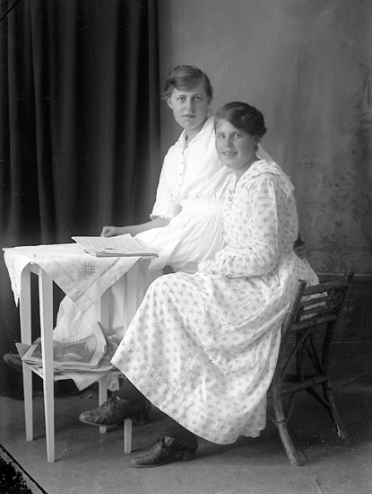 Enligt fotografens journal Lyckorna 1909-1918: "Greta Wallén Arendal Ljungskile".