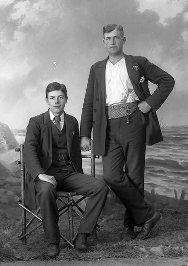 Enligt fotografens journal nr 2 1909-1915: "Berntsson, Artur, Munkeröd, Här".